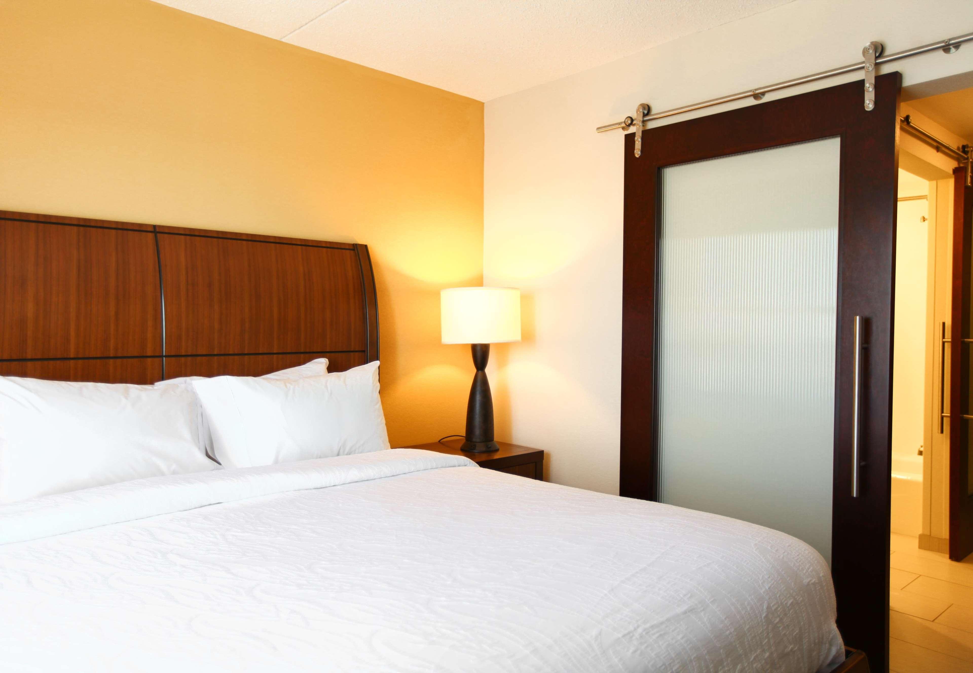 Hilton Garden Inn Olathe Bagian luar foto