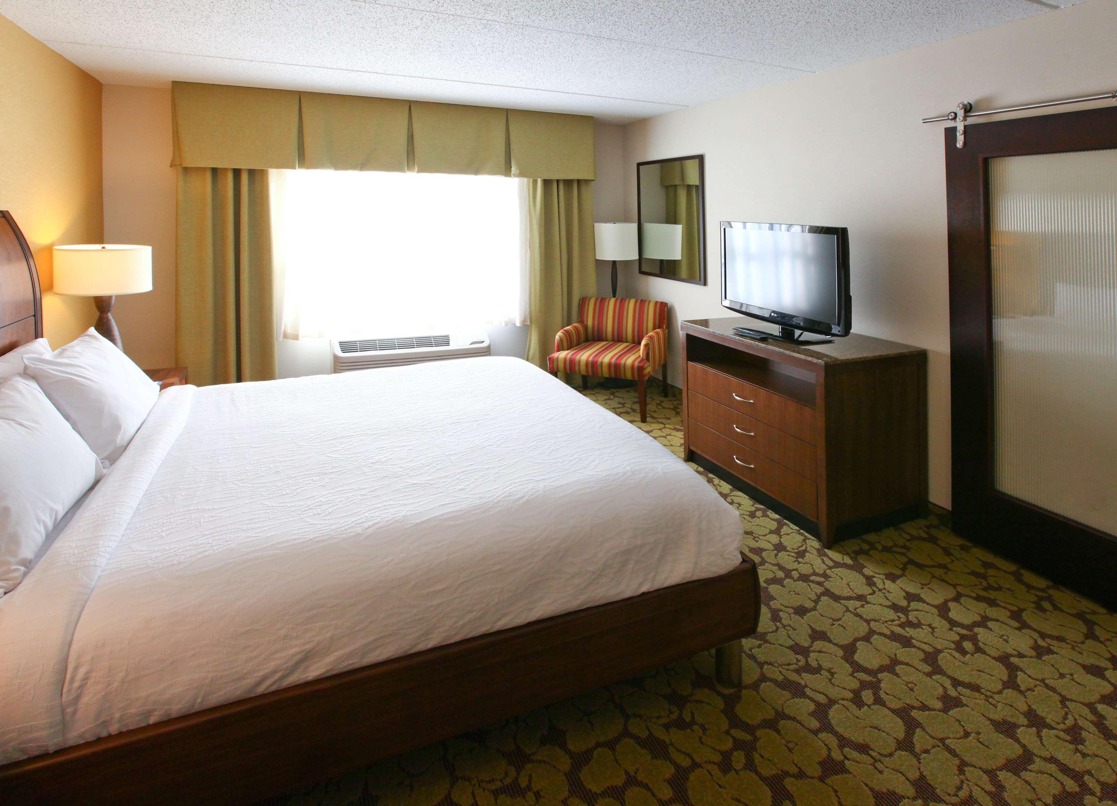 Hilton Garden Inn Olathe Bagian luar foto