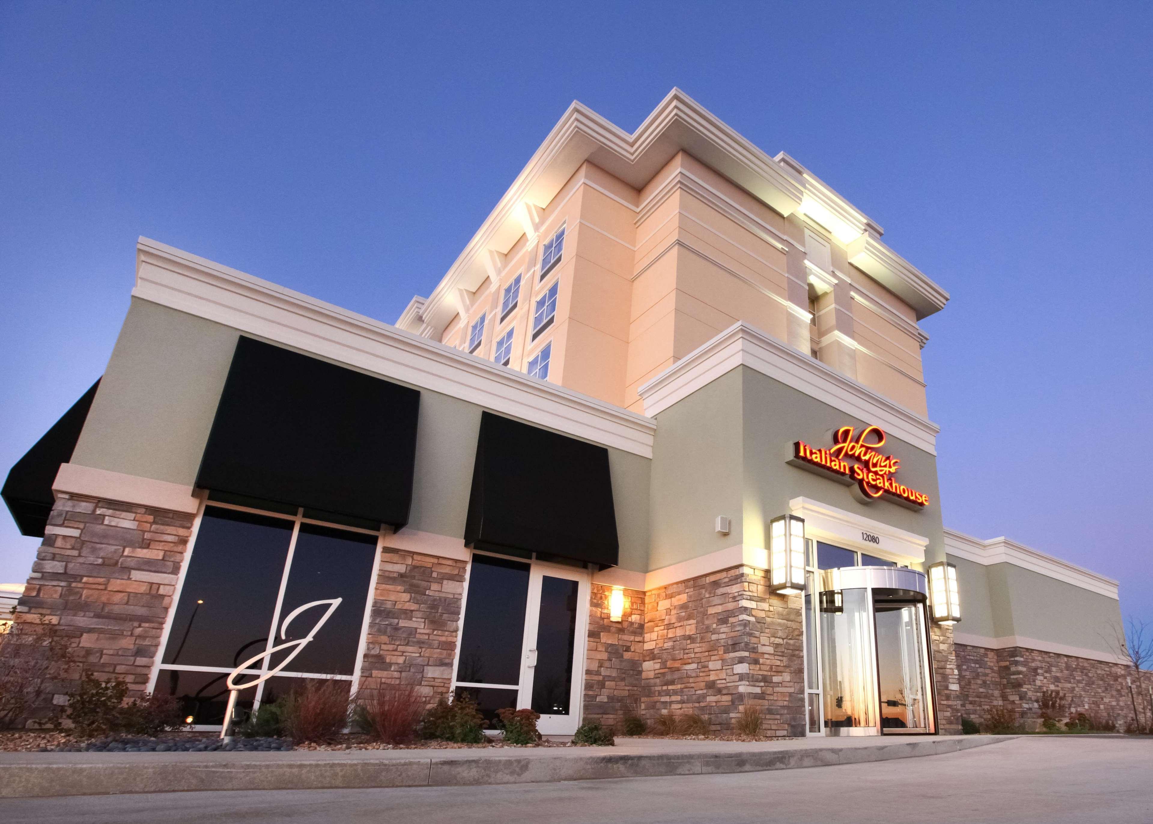 Hilton Garden Inn Olathe Bagian luar foto