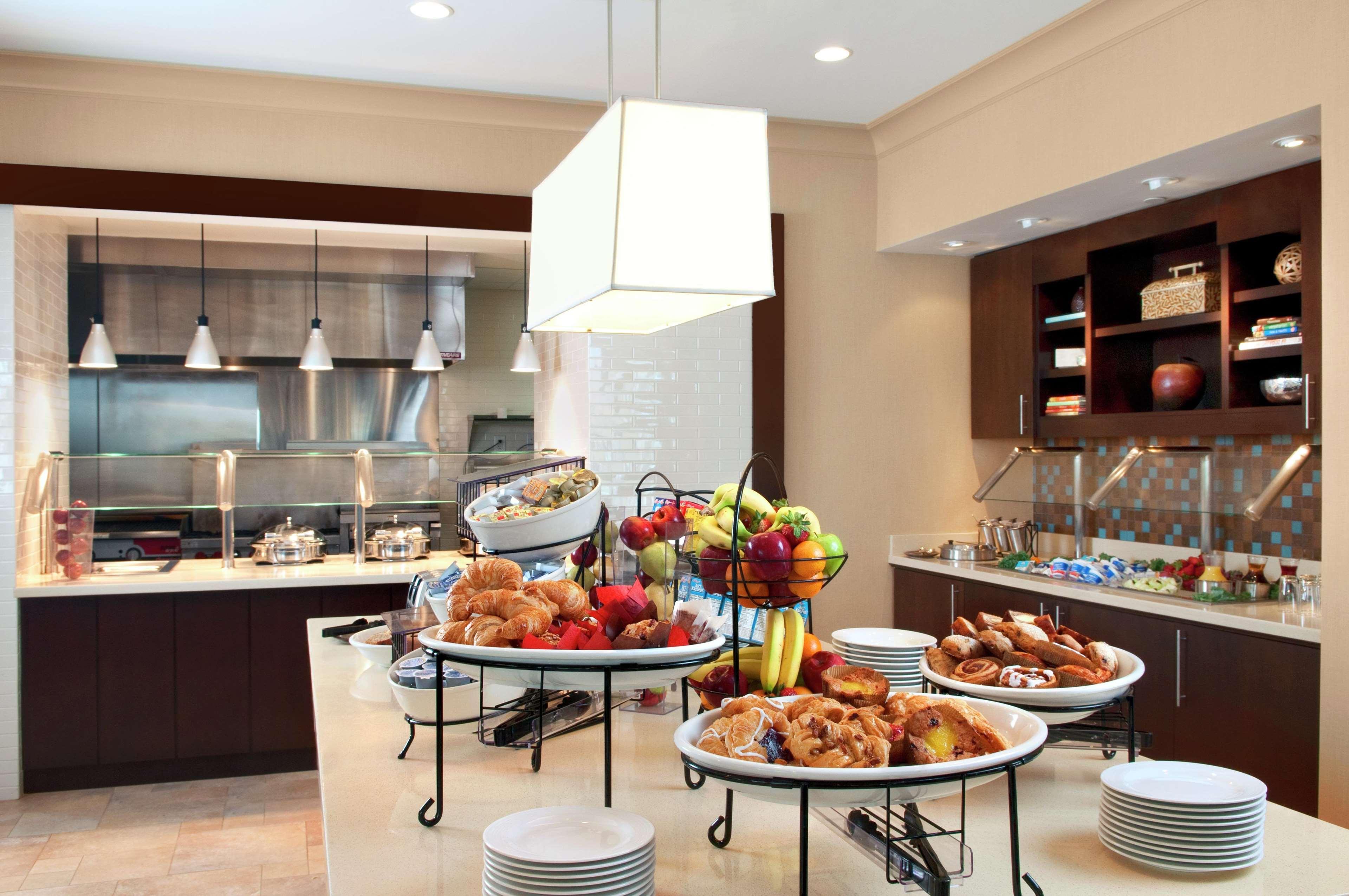 Hilton Garden Inn Olathe Bagian luar foto