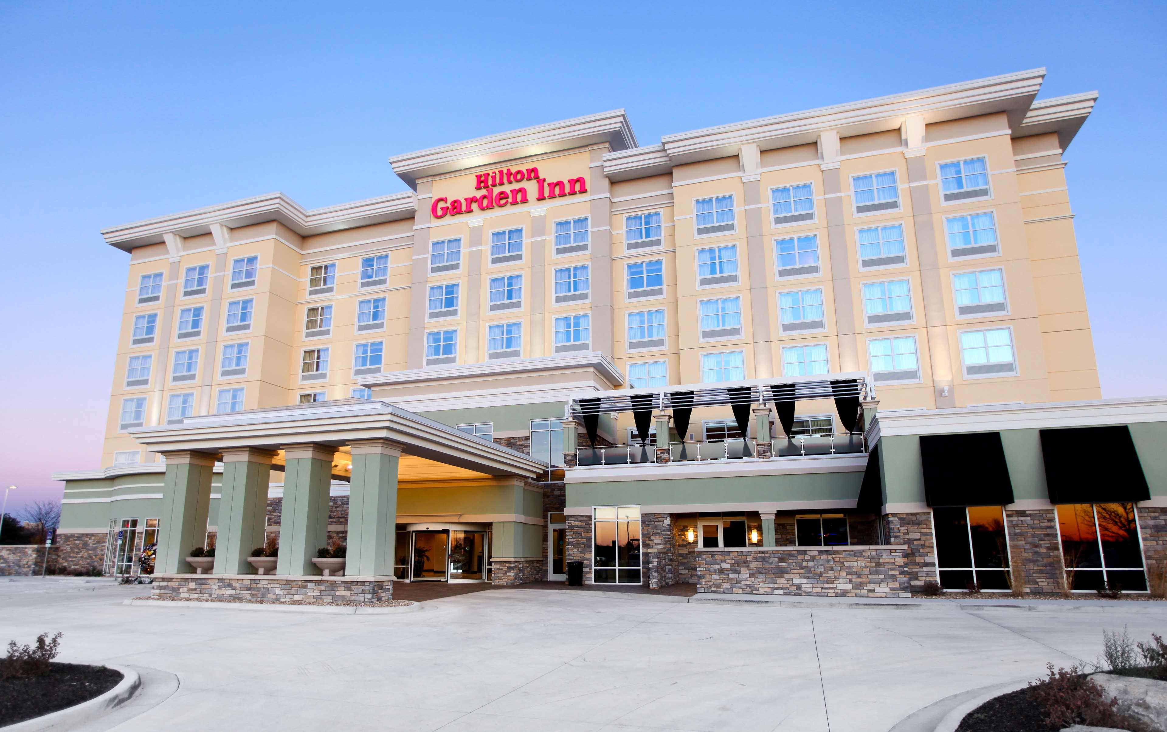 Hilton Garden Inn Olathe Bagian luar foto