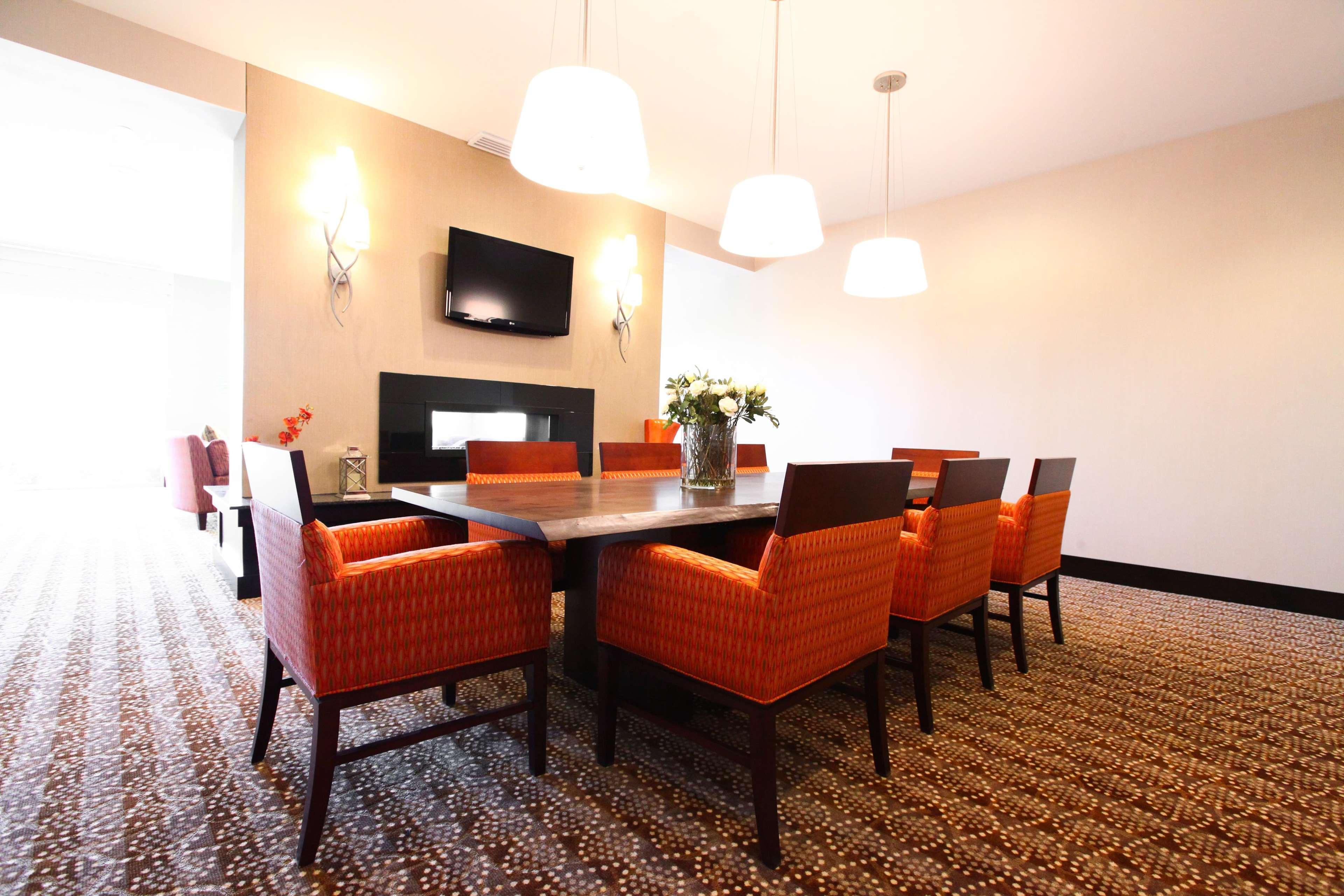 Hilton Garden Inn Olathe Bagian luar foto