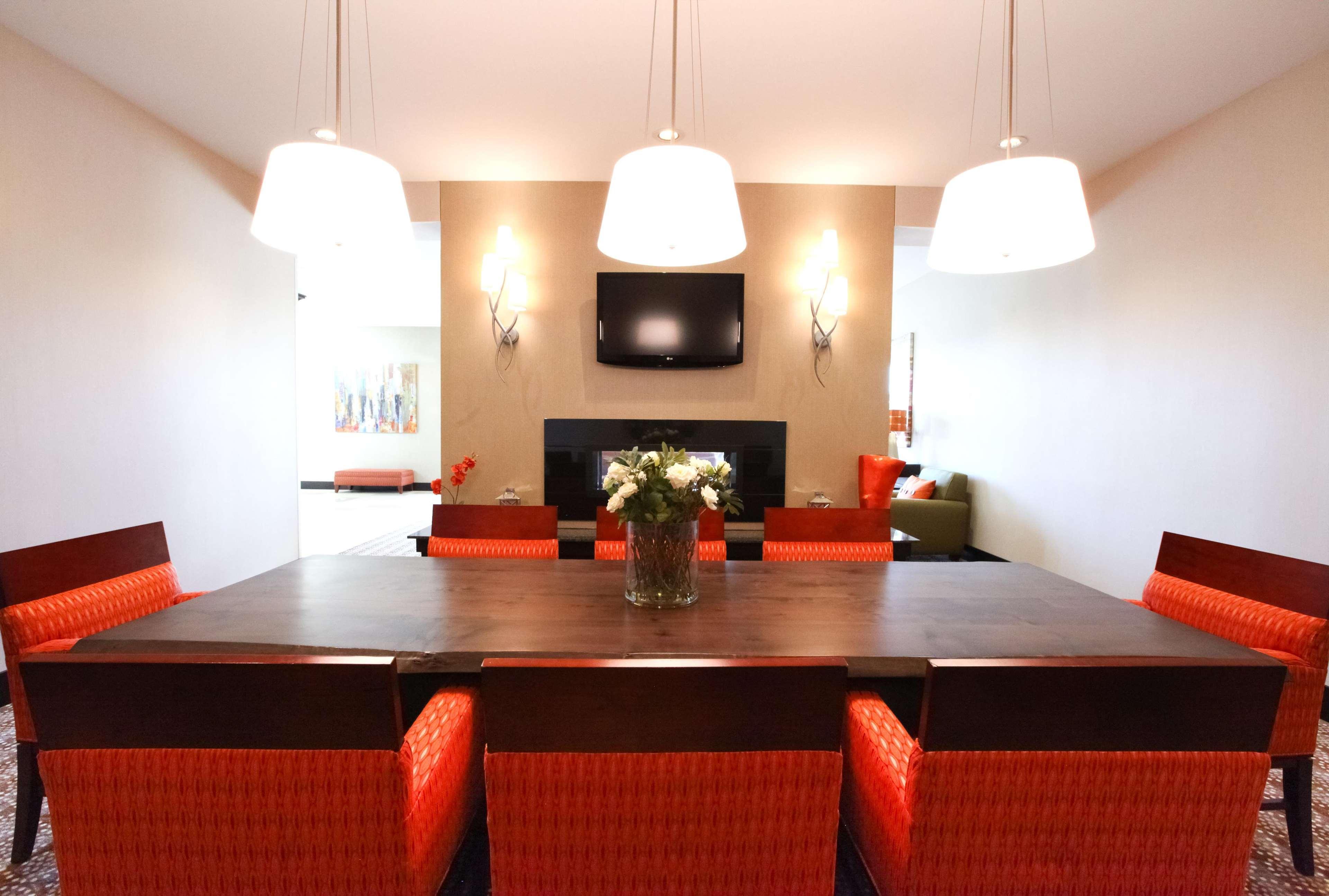 Hilton Garden Inn Olathe Bagian luar foto