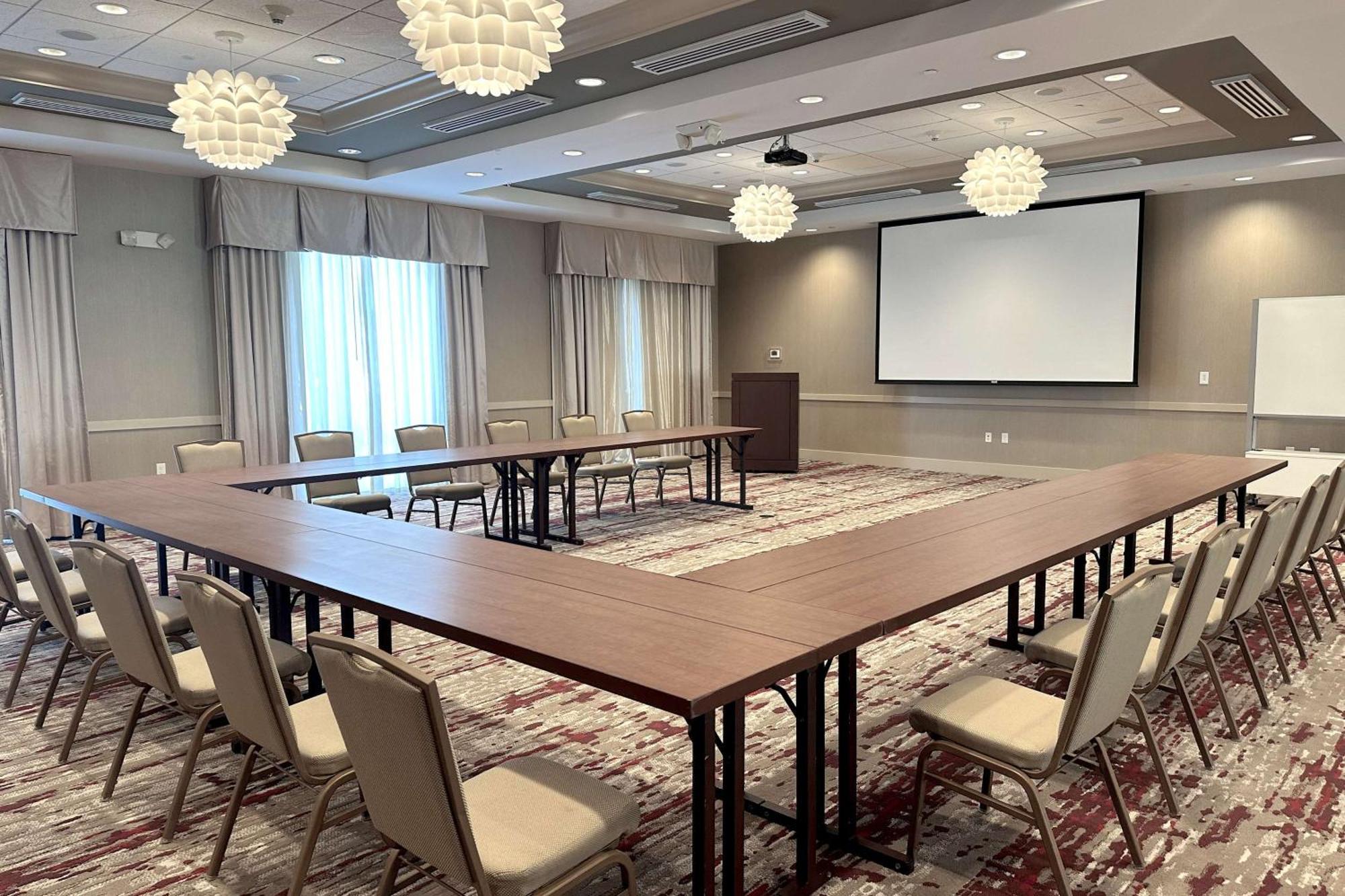 Hilton Garden Inn Olathe Bagian luar foto