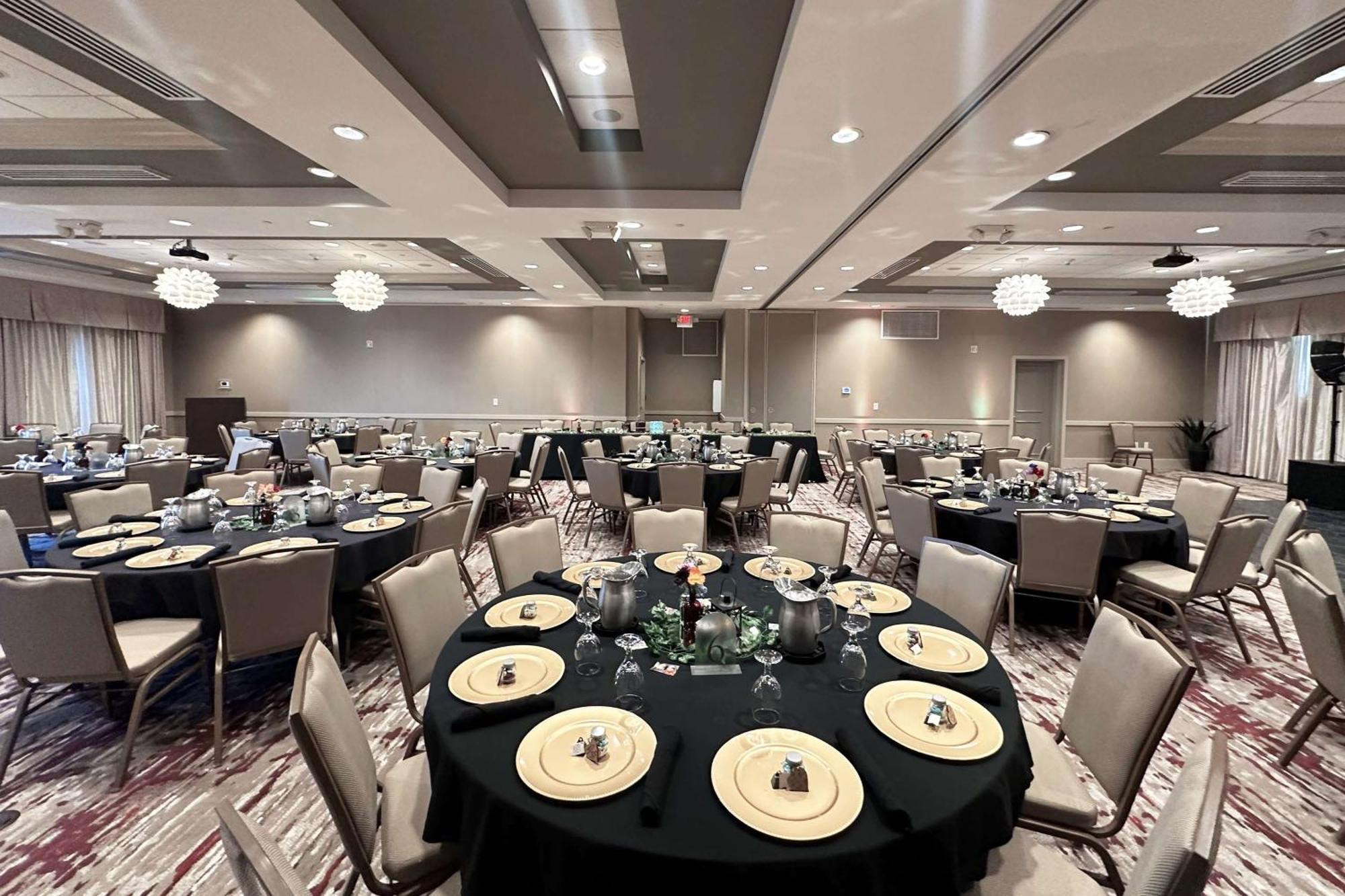 Hilton Garden Inn Olathe Bagian luar foto