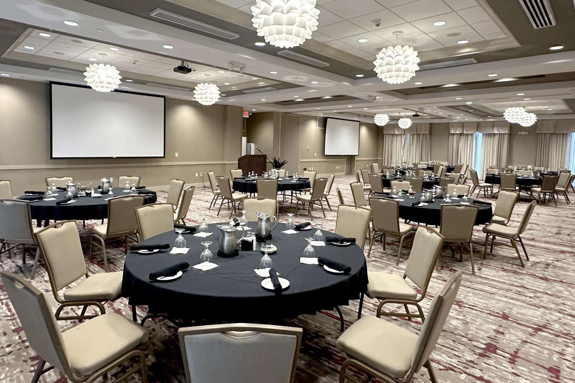 Hilton Garden Inn Olathe Bagian luar foto