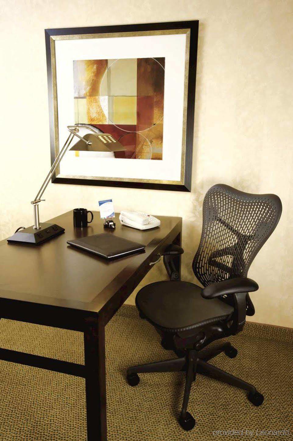 Hilton Garden Inn Olathe Bagian luar foto