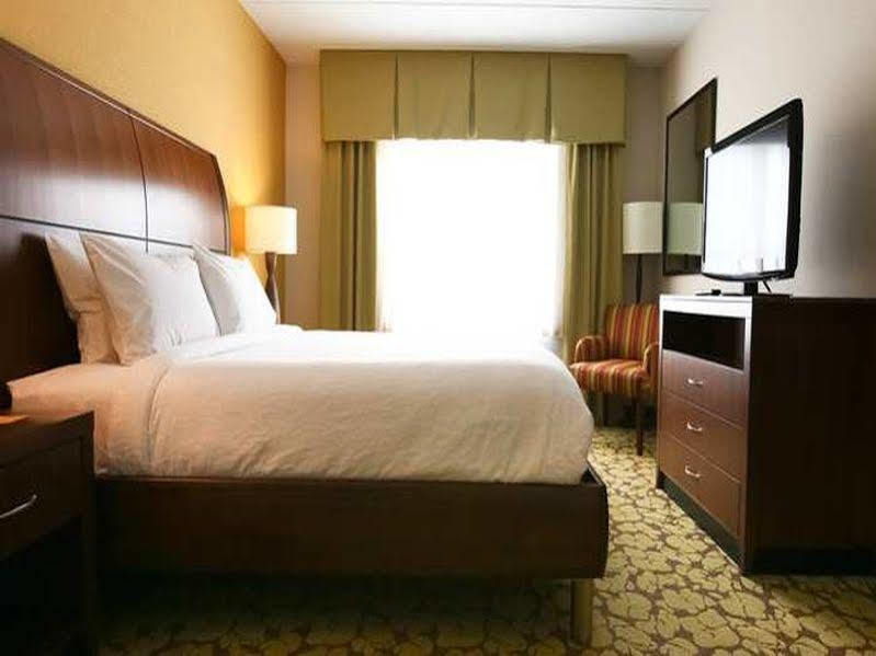 Hilton Garden Inn Olathe Bagian luar foto