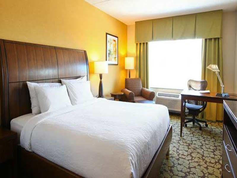 Hilton Garden Inn Olathe Bagian luar foto