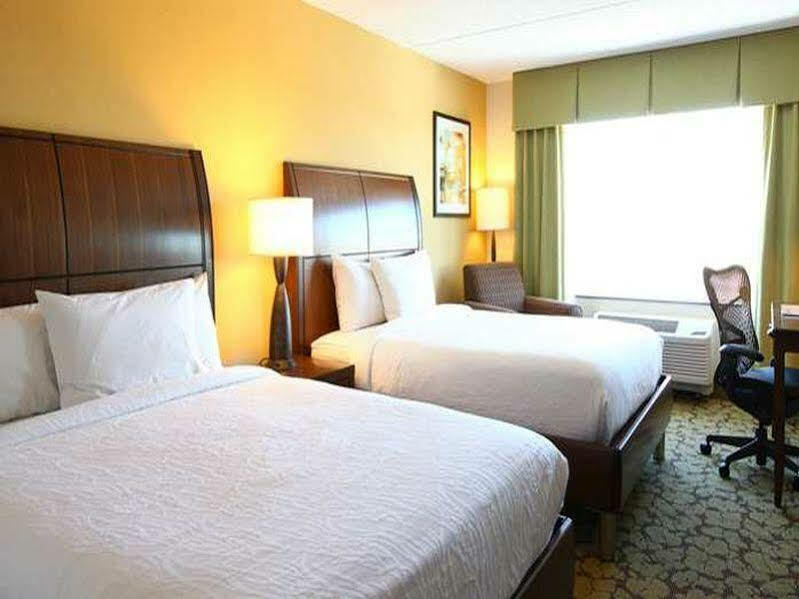 Hilton Garden Inn Olathe Bagian luar foto